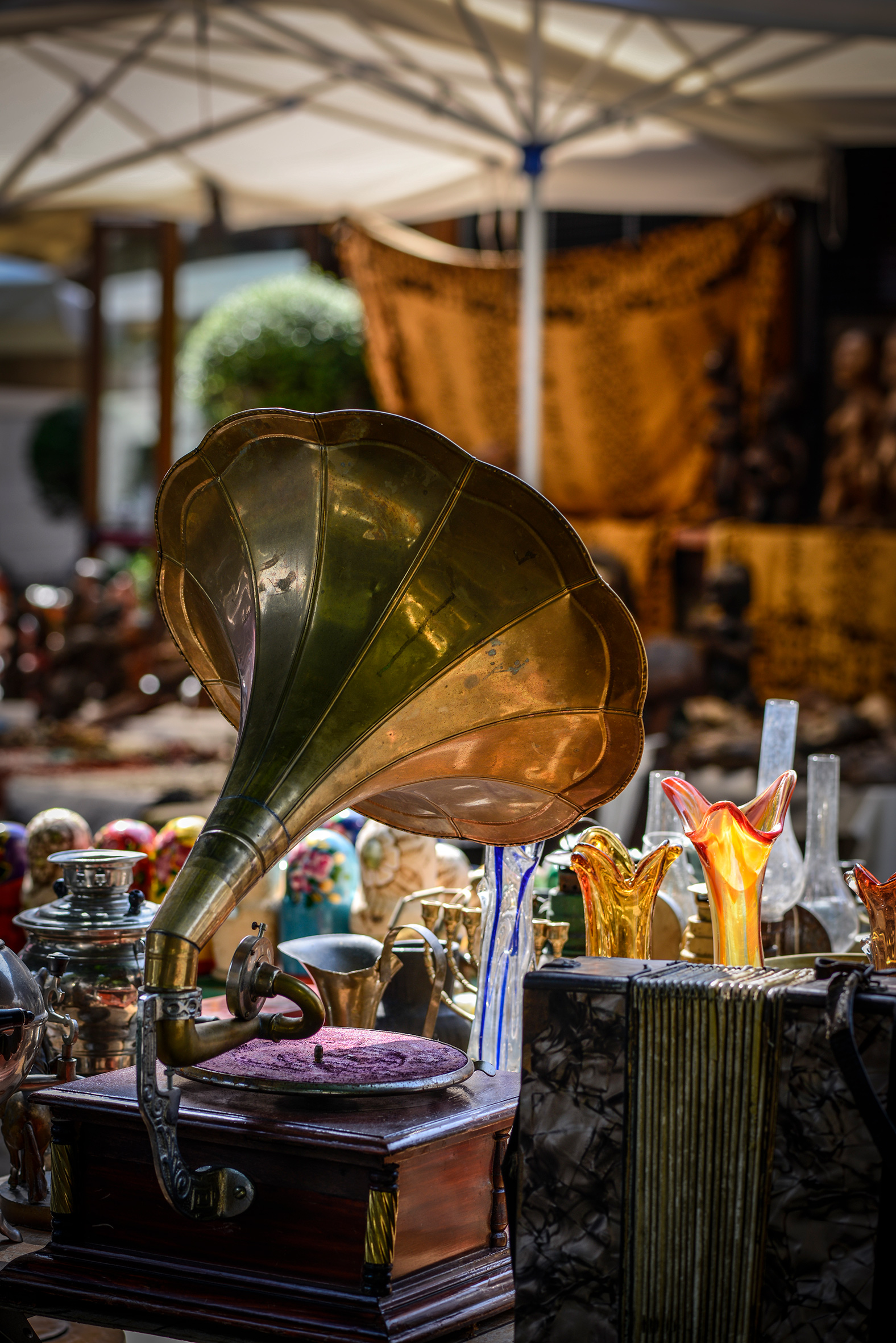 iStock-157739331_baja Tienda antigüedades